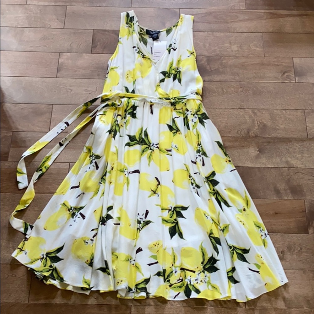 Pleated lemon print midi dress